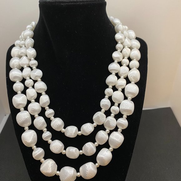 Jewelry - 🍀vintage silk-like beaded 3strand necklace with small pearls